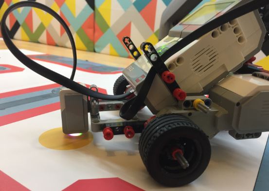 EV3-Explor3r-Robot-with-color-sensor