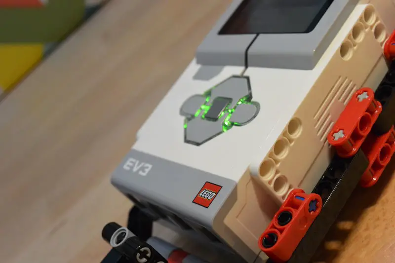 Lego Mindstorms EV3 Software - EV3 Brick Status Light Programming Block - Example Program 2 - Bump Game - Feat Image V1